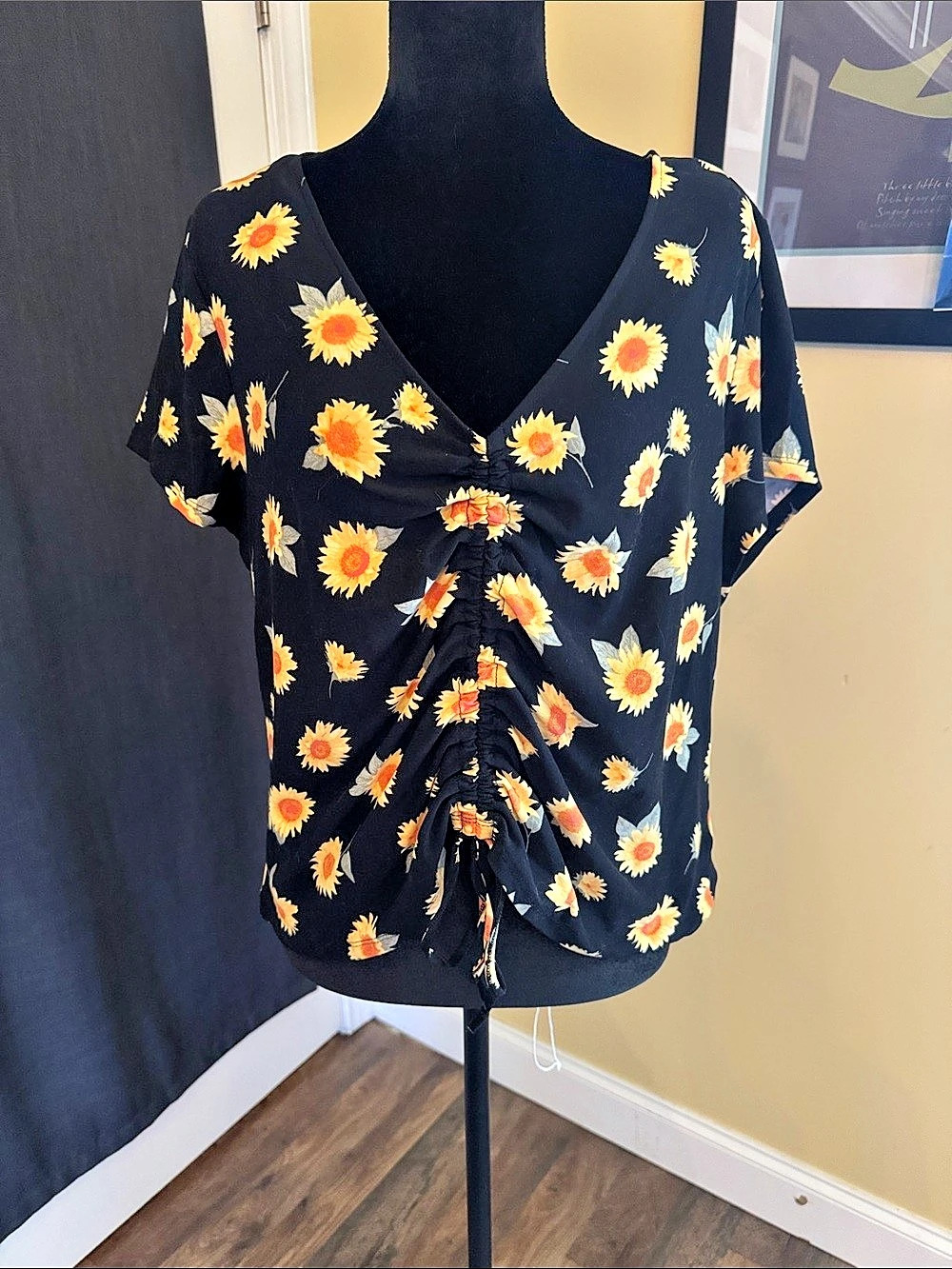 Floral Ruched Top in Black & Yellow Size 2XL NWT